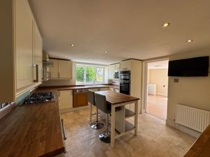 Kitchen/Breakfast Room- click for photo gallery